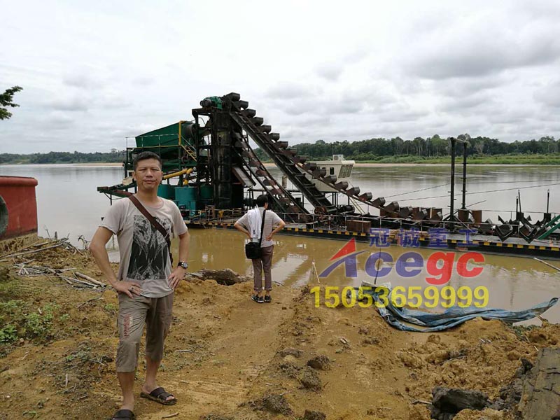印尼挖斗式淘金船